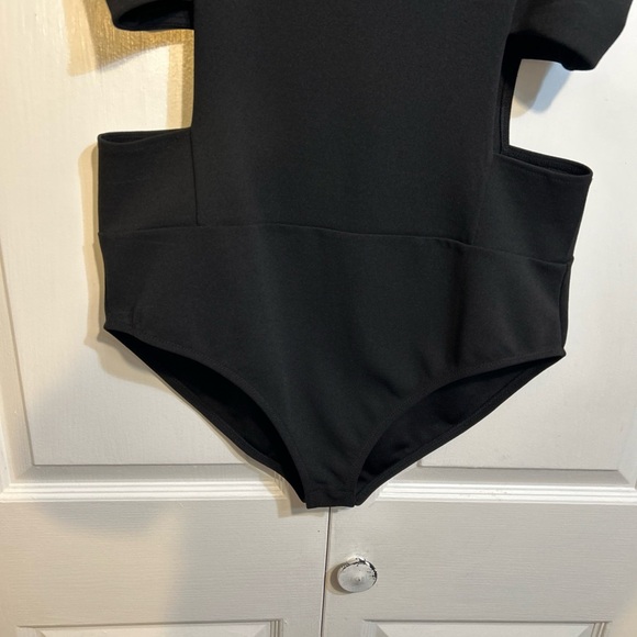 NWT Gianni Bini Size L Large Black Sleeveless V-neck Side Cutout Bodysuit Top - Picture 7 of 11